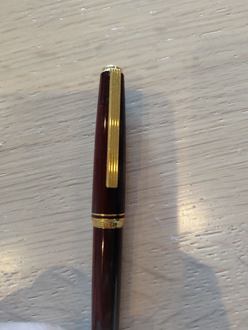 14K 585 PILOT Fountain Pen in red with 14 karat nib and blue ink