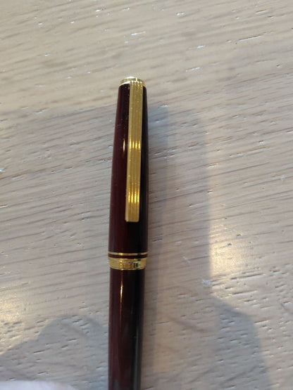 14K 585 PILOT Fountain Pen in red with 14 karat nib and blue ink
