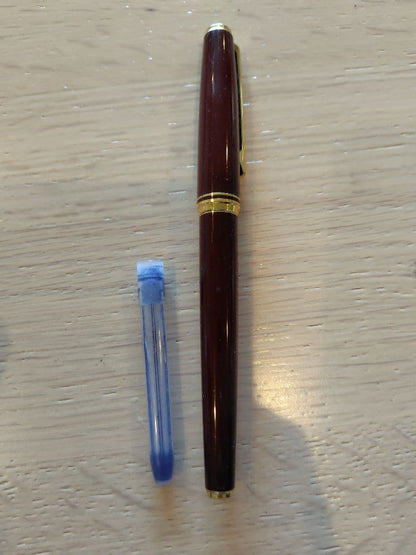 14K 585 PILOT Fountain Pen in red with 14 karat nib and blue ink