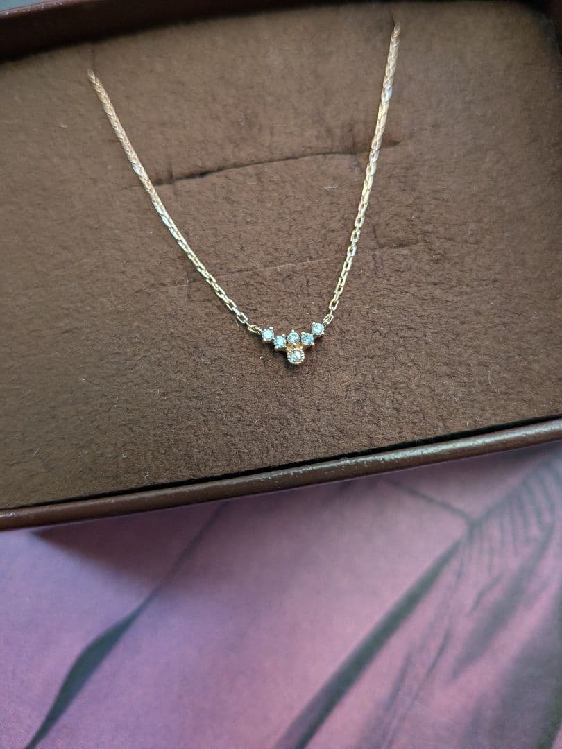 Agate K18 diamond necklace with 0.03 carats diamonds and 40 cm chain in elegant design