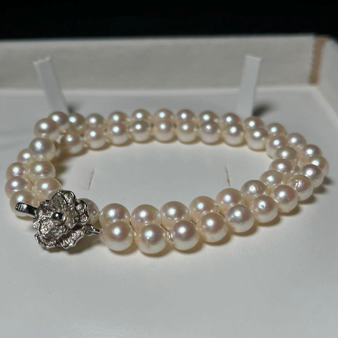 Akoya pearl semi-round necklace measuring 6.9 to 7.3mm with a 43 cm length displayed on a white background