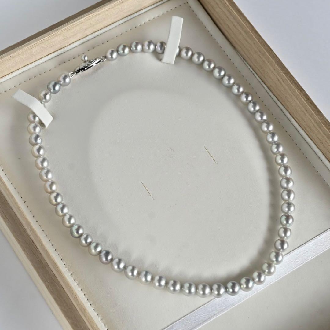 Tossaki Akoya pearl necklace featuring 7-7.5mm round pearls with silver clasp on a 42cm strand