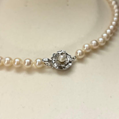 Akoya pearl necklace with white 6-6.5mm round pearls on a 43cm silver chain