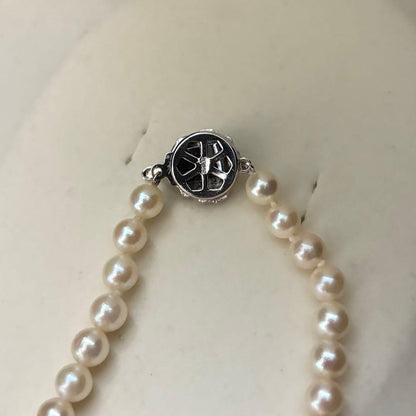 Akoya pearl necklace with white 6-6.5mm round pearls on a 43cm silver chain