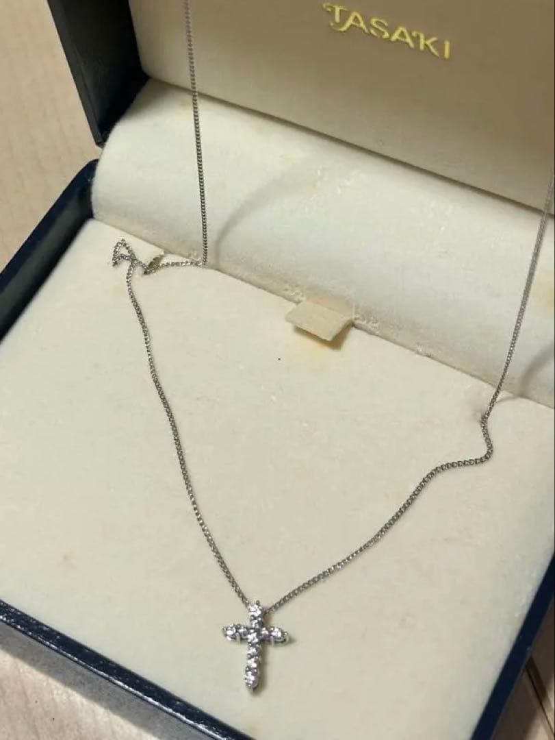 TASAKI 18K gold jewelry featuring diamonds with an elegant design and included presentation box