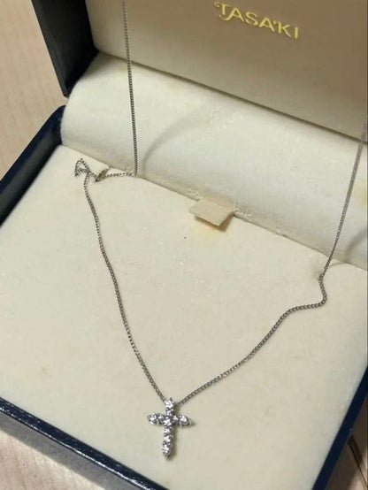 TASAKI 18K gold jewelry featuring diamonds with an elegant design and included presentation box