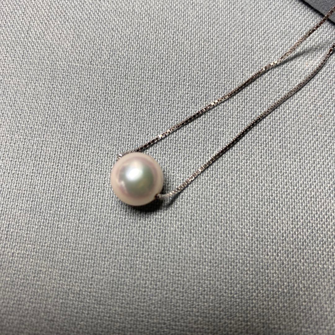 Light pink Akoya pearl pendant size 9.7mm with silver setting and flower grade pearl