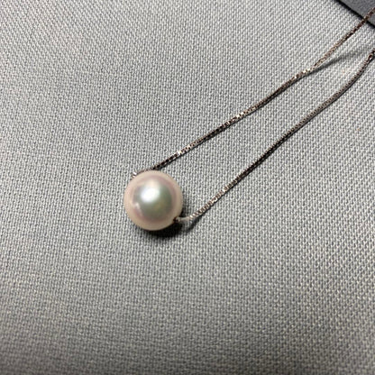 Light pink Akoya pearl pendant size 9.7mm with silver setting and flower grade pearl