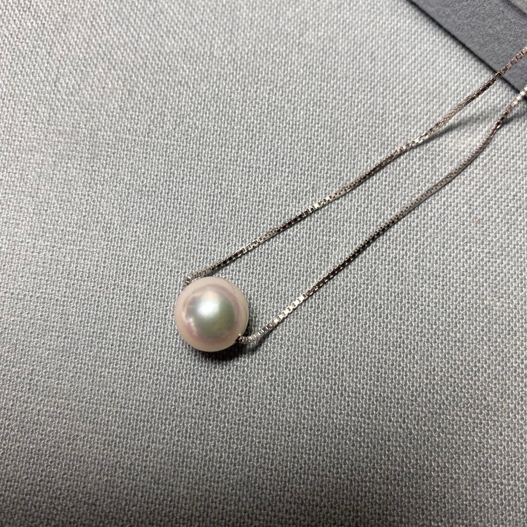 Light pink Akoya pearl pendant size 9.7mm with silver setting and flower grade pearl