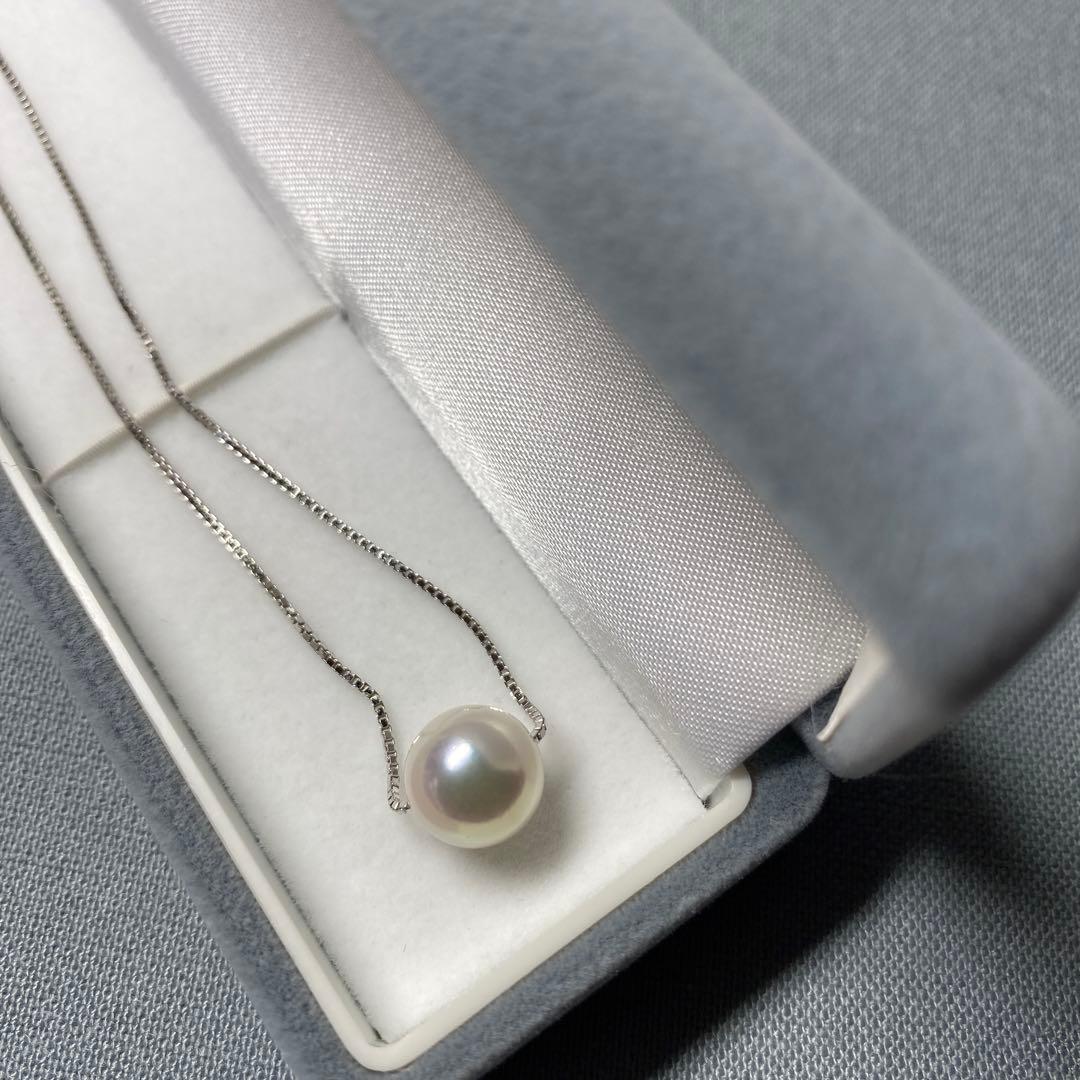 Light pink Akoya pearl pendant size 9.7mm with silver setting and flower grade pearl
