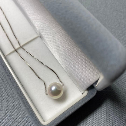 Light pink Akoya pearl pendant size 9.7mm with silver setting and flower grade pearl