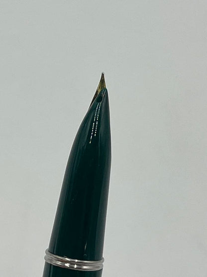 PILOT vintage fountain pen made of 14K green gold displayed on white background