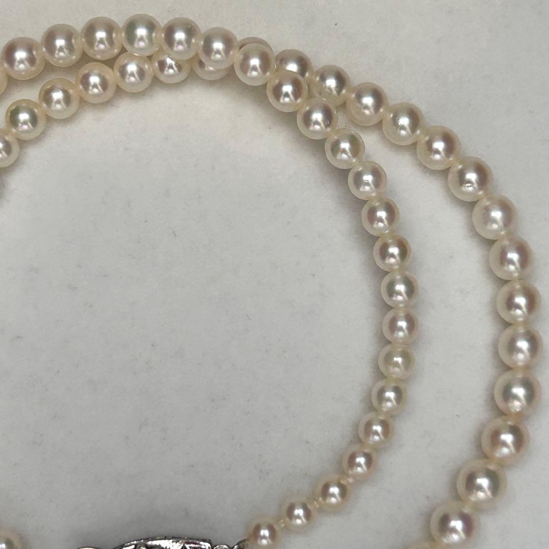 Mikimoto Akoya pearl graduated necklace with 7mm pearls, 40cm length, sterling silver clasp