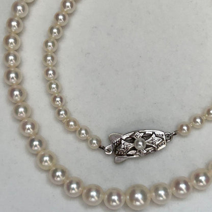 Mikimoto Akoya pearl graduated necklace with 7mm pearls, 40cm length, sterling silver clasp