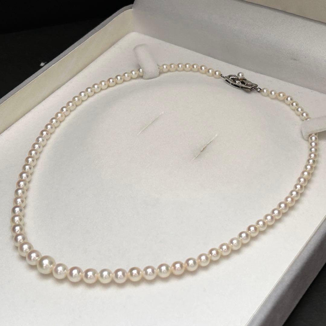 Mikimoto Akoya pearl graduated necklace with 7mm pearls, 40cm length, sterling silver clasp