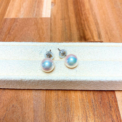 7.5-8.0mm PT platinum Akoya pearl earrings with irregular shape and visible surface scratches