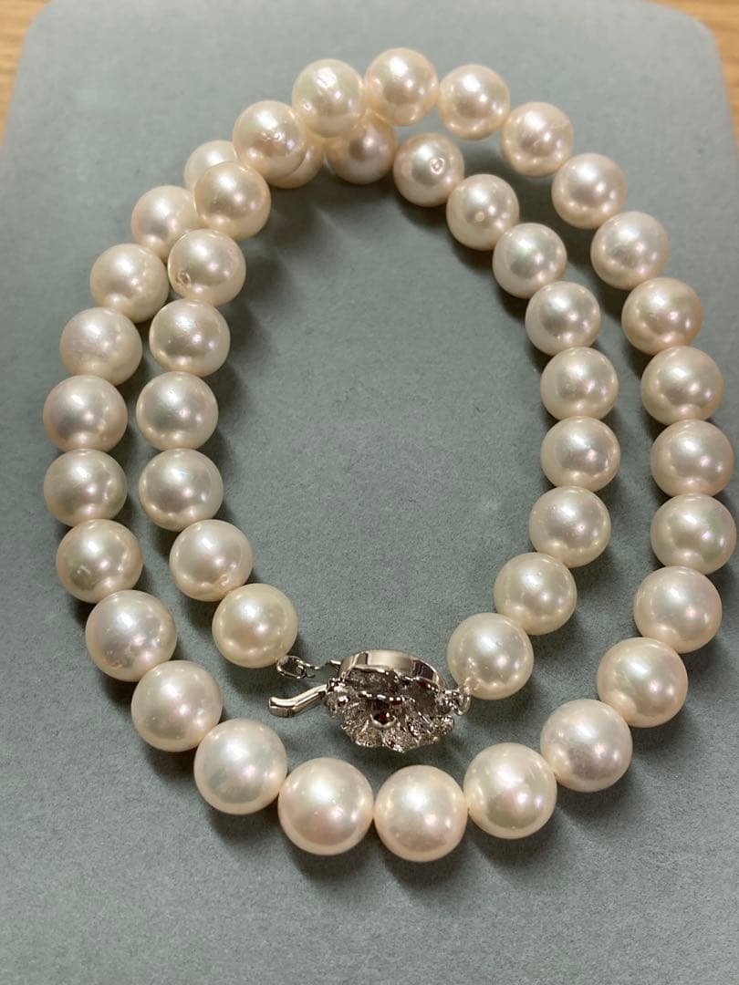 Akoya pearl necklace with pinkish white 9-9.5mm pearls and silver fittings displayed on white background