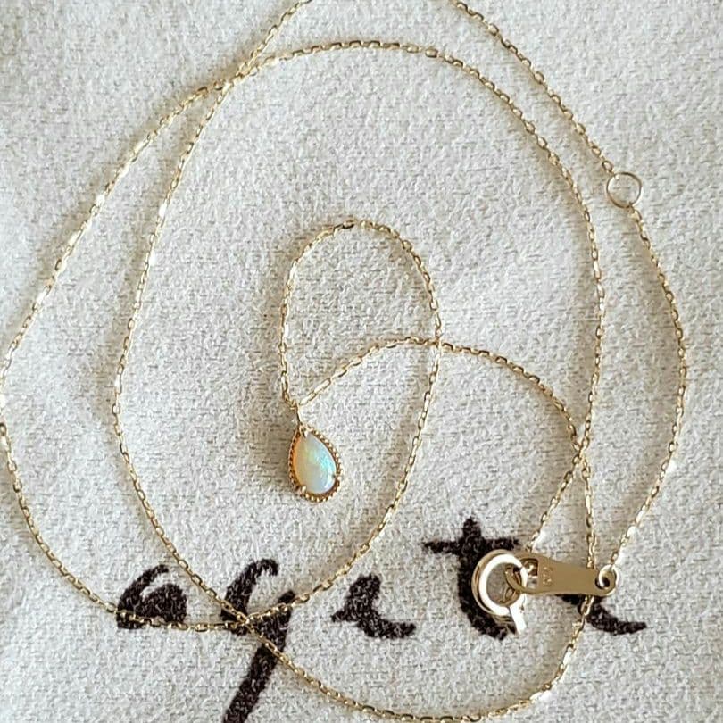 Opal droplet necklace with K10 gold and agate pendant on a delicate gold chain