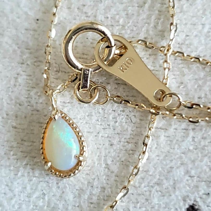 Opal droplet necklace with K10 gold and agate pendant on a delicate gold chain