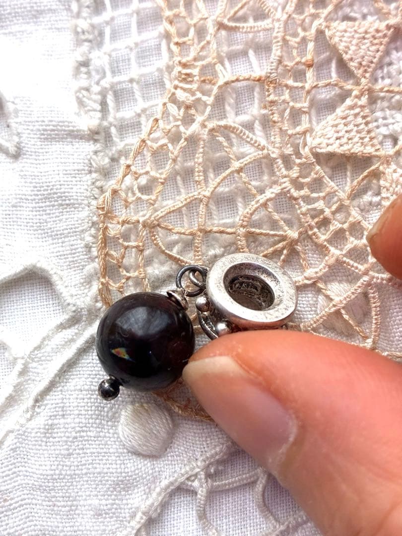 Agete garnet necklace with silver 925 chain and round pendant featuring a 1 cm garnet stone