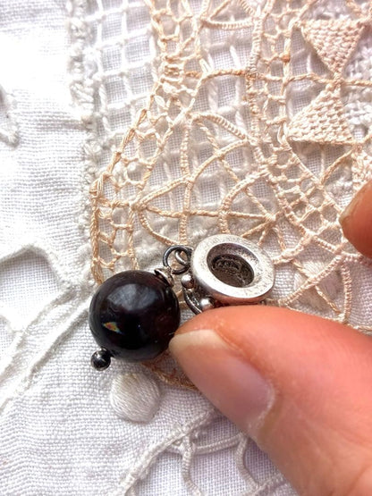 Agete garnet necklace with silver 925 chain and round pendant featuring a 1 cm garnet stone