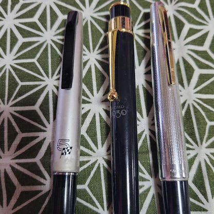 Set of 3 PILOT Exceed1930 Teikin golden ballpoint pens with sleek design