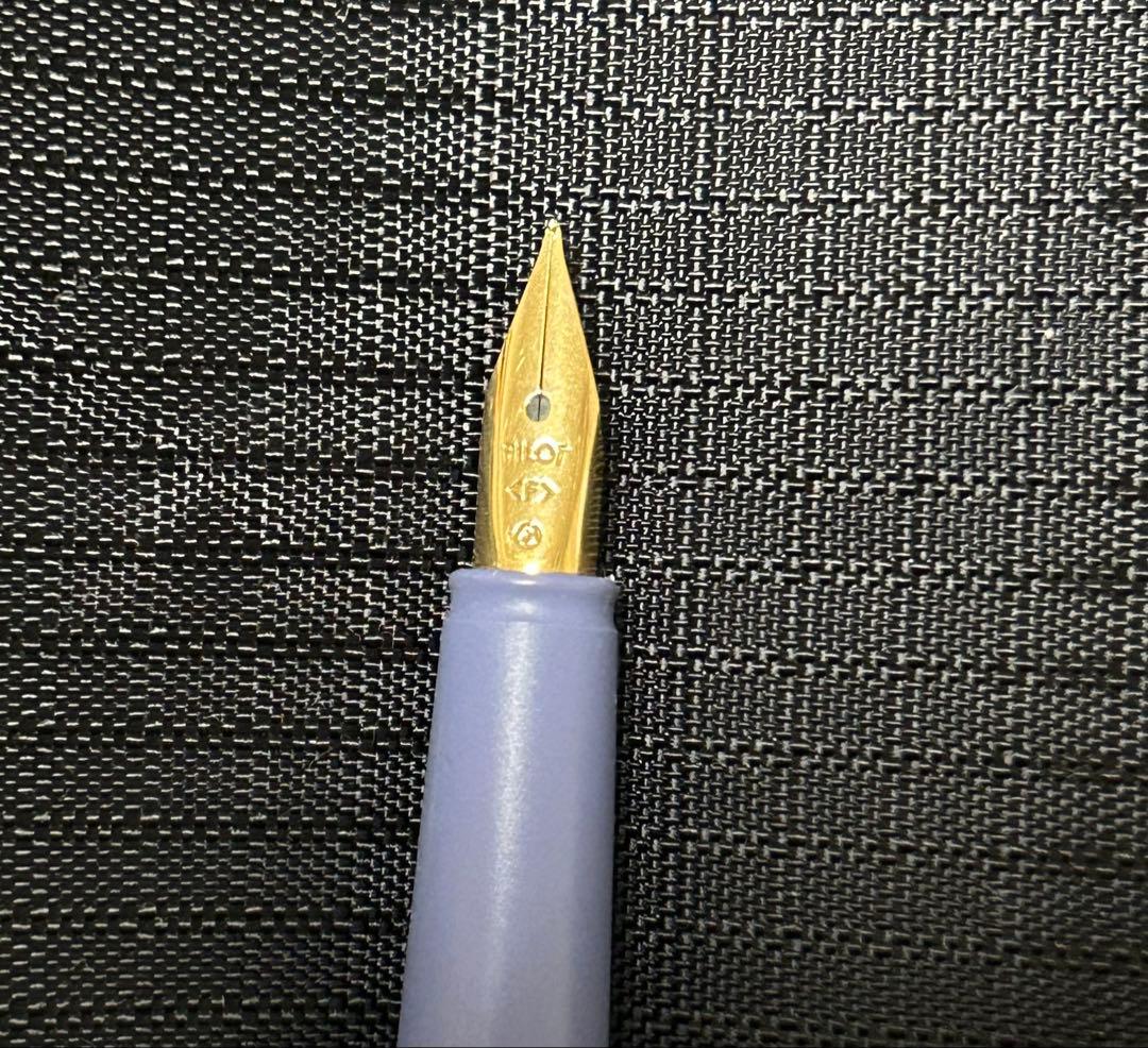 Pilot Fountain Pen Fineline in off-white with gold trim and purple accents on cap and barrel