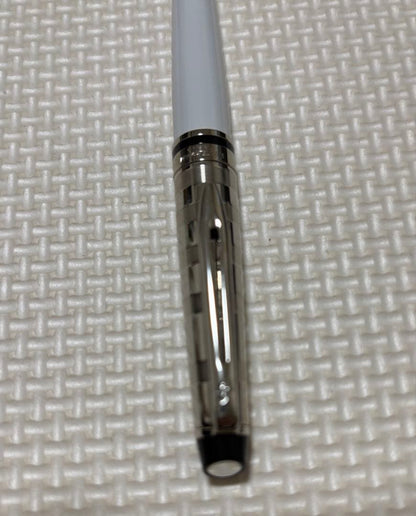 Unused WATERMAN Expert DX White CT ballpoint pen with sleek white and chrome finish