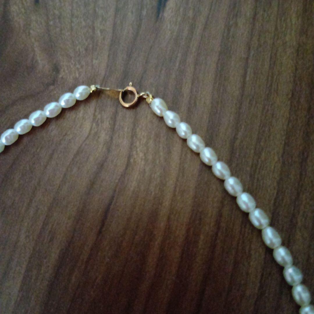Mikimoto pearl necklace with 41.5 cm length featuring a K14 metal flower-shaped top pendant