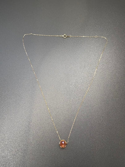 K10 agete Color Quartz Necklace measuring 40 cm in length with a delicate quartz pendant