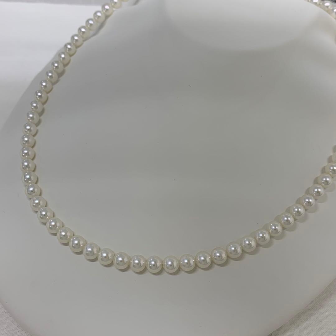 Kuro Aurora Rosé Akoya baby pearl necklace 5.5-6mm with silver clasp on a white background