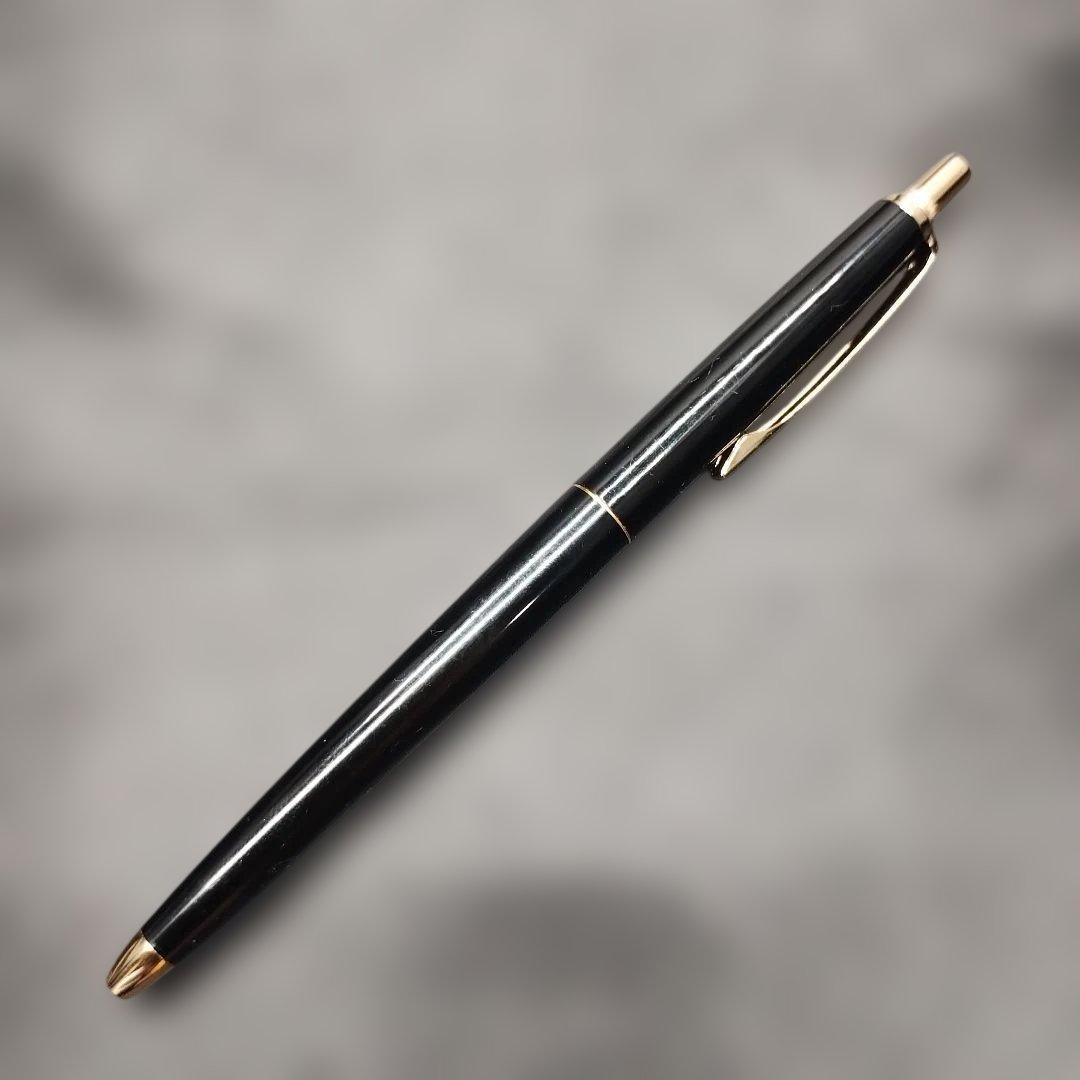 PILOT Fountain Pen and Ballpoint Pen Set with cap and sleek black finish