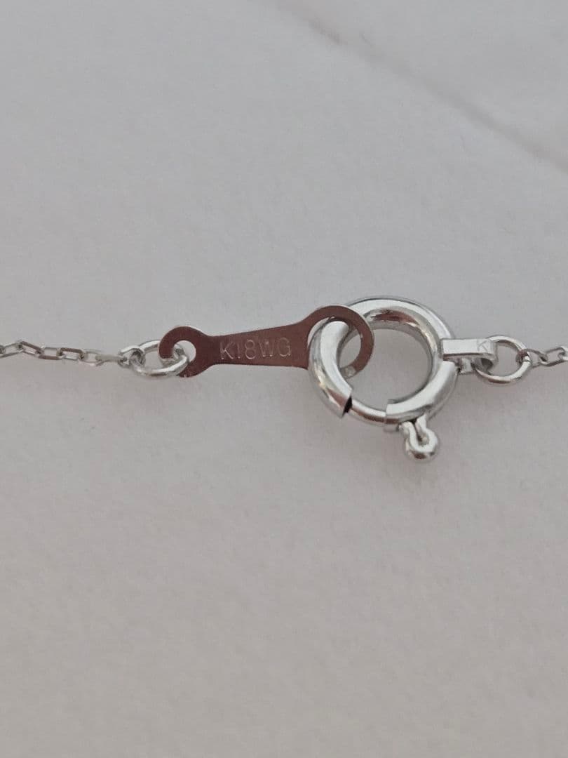 Kyocera K18 white gold necklace featuring three 7.5mm Akoya pearls on a 40cm chain with 3cm adjuster