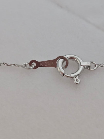 Kyocera K18 white gold necklace featuring three 7.5mm Akoya pearls on a 40cm chain with 3cm adjuster