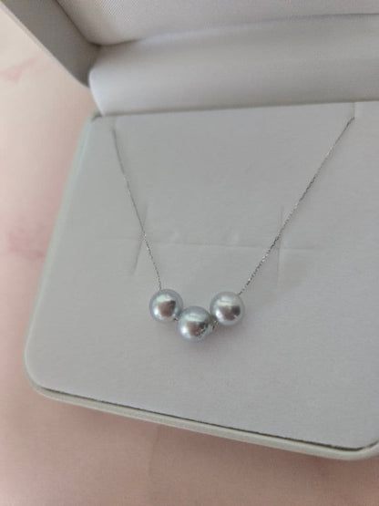 Kyocera K18 white gold necklace featuring three 7.5mm Akoya pearls on a 40cm chain with 3cm adjuster
