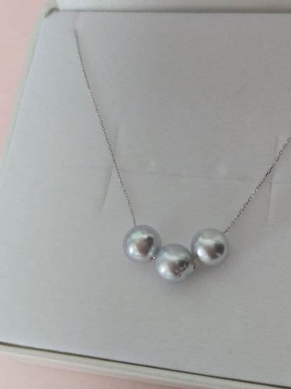 Kyocera K18 white gold necklace featuring three 7.5mm Akoya pearls on a 40cm chain with 3cm adjuster