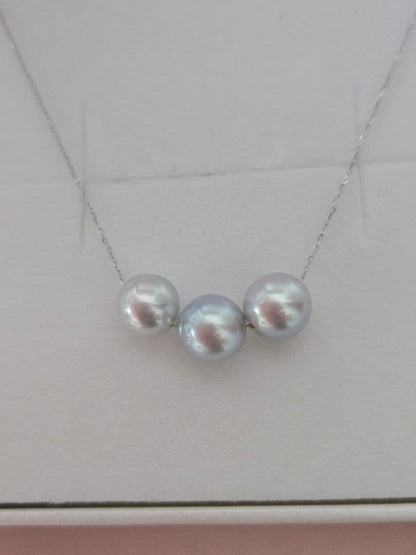 Kyocera K18 white gold necklace featuring three 7.5mm Akoya pearls on a 40cm chain with 3cm adjuster