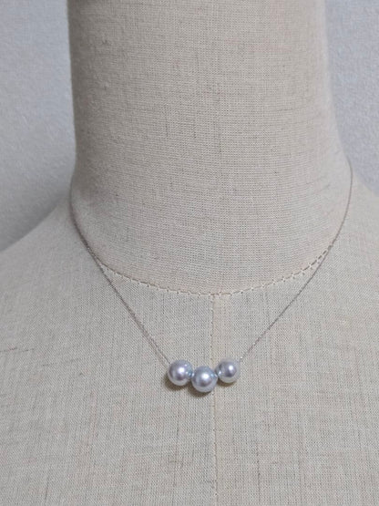 Kyocera K18 white gold necklace featuring three 7.5mm Akoya pearls on a 40cm chain with 3cm adjuster