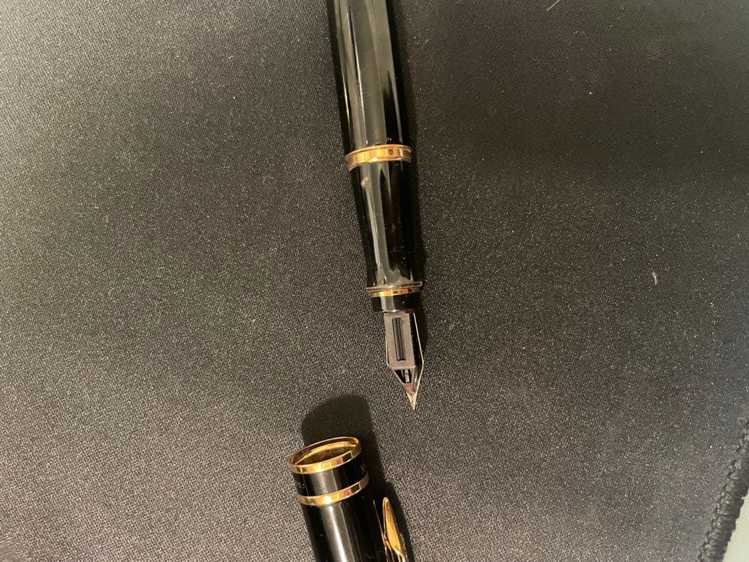 WATERMAN Expert fountain pen in black resin with gold decorative elements and engraved branding