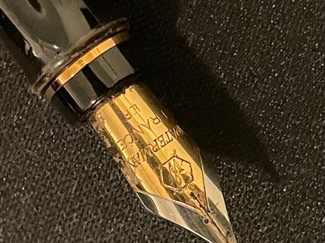 WATERMAN Expert fountain pen in black resin with gold decorative elements and engraved branding