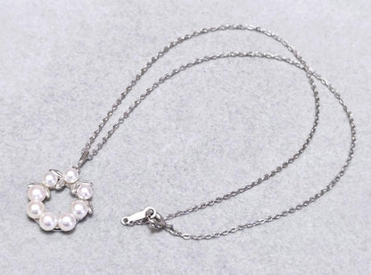 Mikimoto Lease Akoya Pearl necklace with 8 pearls on a 40cm silver chain, model 43622