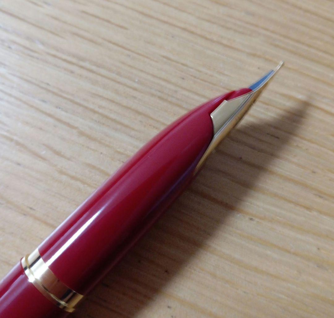 Pilot DPN-200-R-M fountain pen desk pen with medium nib in red color, new and unused