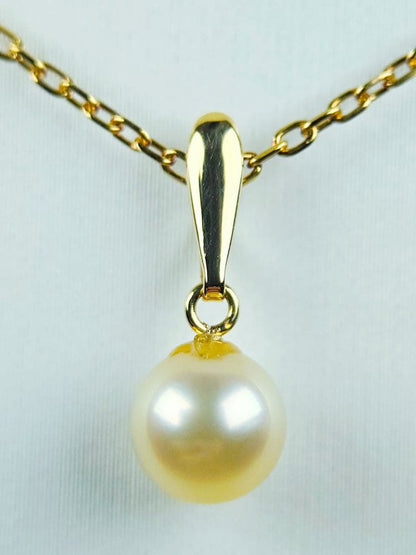 K18 Mikimoto Akoya pearl necklace with 15mm pendant and 40cm gold chain