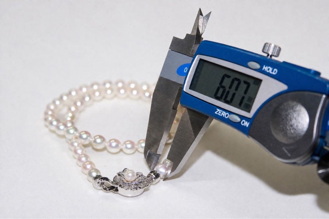 Akoya pearl necklace with silver imprint featuring 6.0-6.28mm pearls, approximately 42 cm long