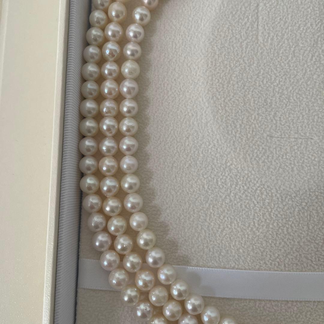 Akoya pearl necklace with 6.5-7mm round pearls, 142cm length, silver push type clasp, displayed with box