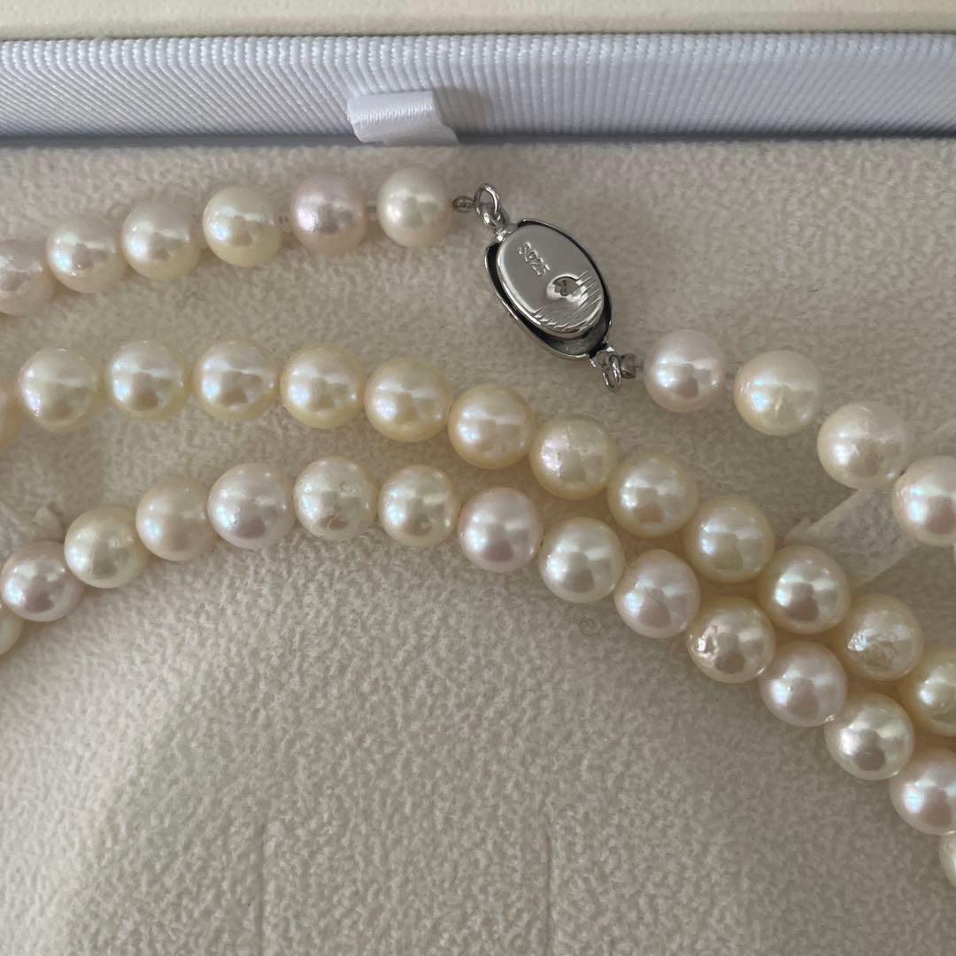 Akoya pearl necklace with 6.5-7mm round pearls, 142cm length, silver push type clasp, displayed with box