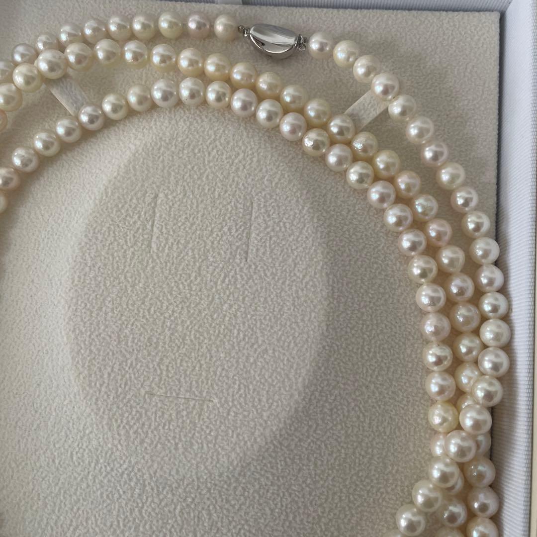 Akoya pearl necklace with 6.5-7mm round pearls, 142cm length, silver push type clasp, displayed with box