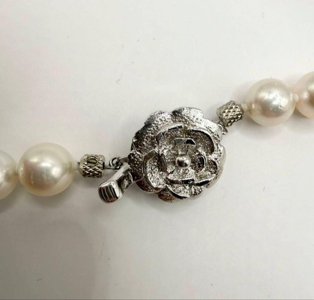 Yamato Akoya Pearl Necklace with 8mm white pearls, 39cm length, displayed on a black jewelry stand
