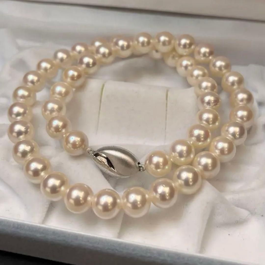 Akoya pearl necklace with white pearls sized 8.6 to 9.0mm and silver metal clasp on a white background