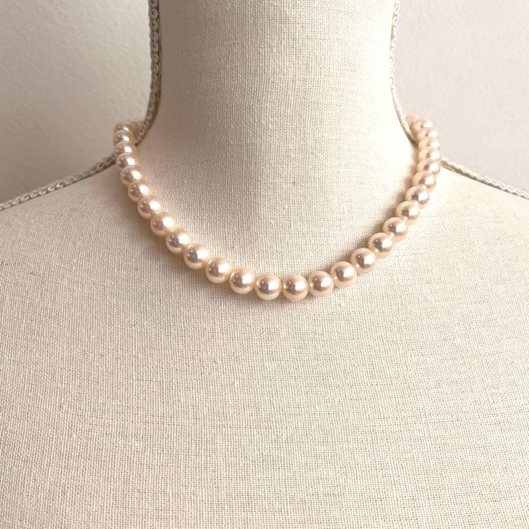 Akoya pearl necklace with white pearls sized 8.6 to 9.0mm and silver metal clasp on a white background